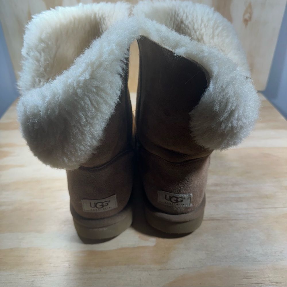 Ugg Bailey Button Tan Shearling Lined Boots Women… - image 5